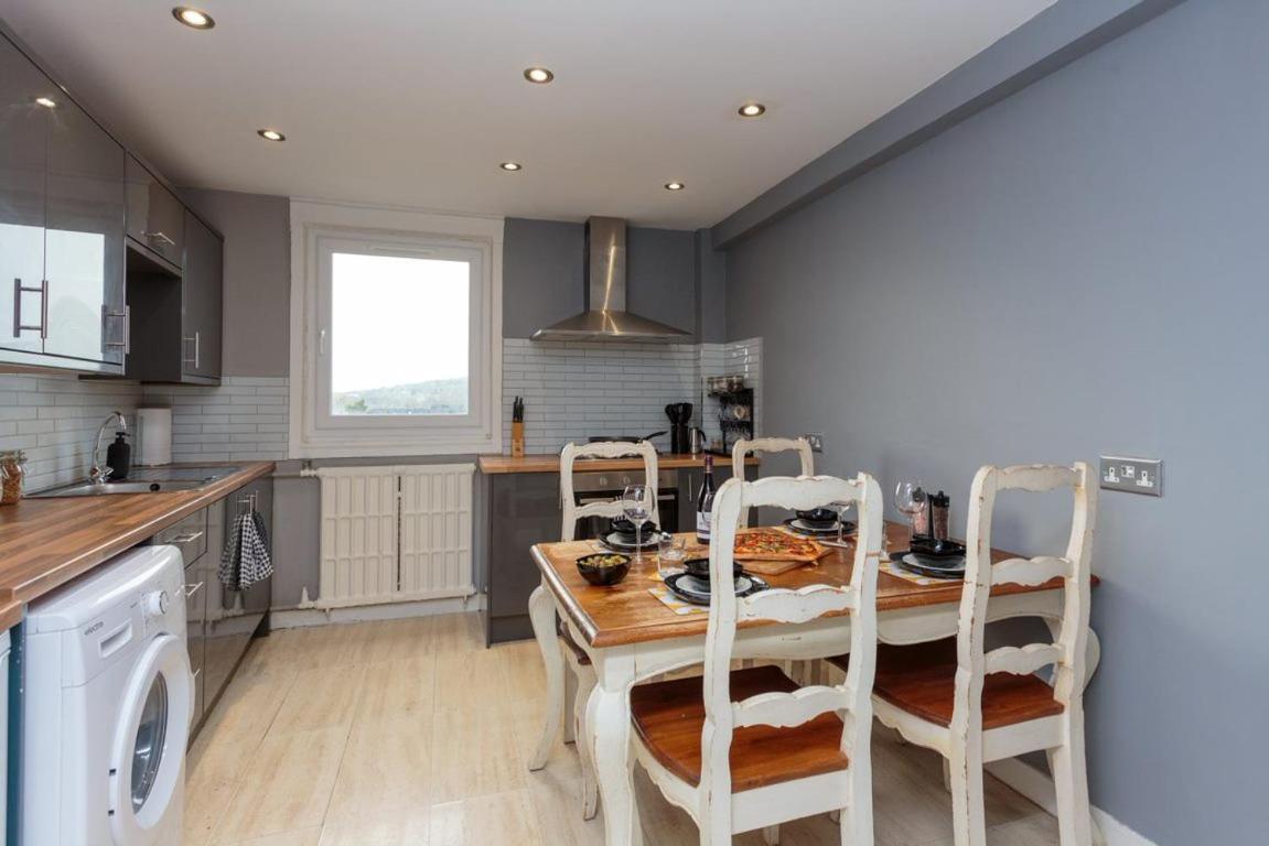 Gorgeous 3-Bed Flat, 15 Minutes To City Centre Edimburgo Esterno foto