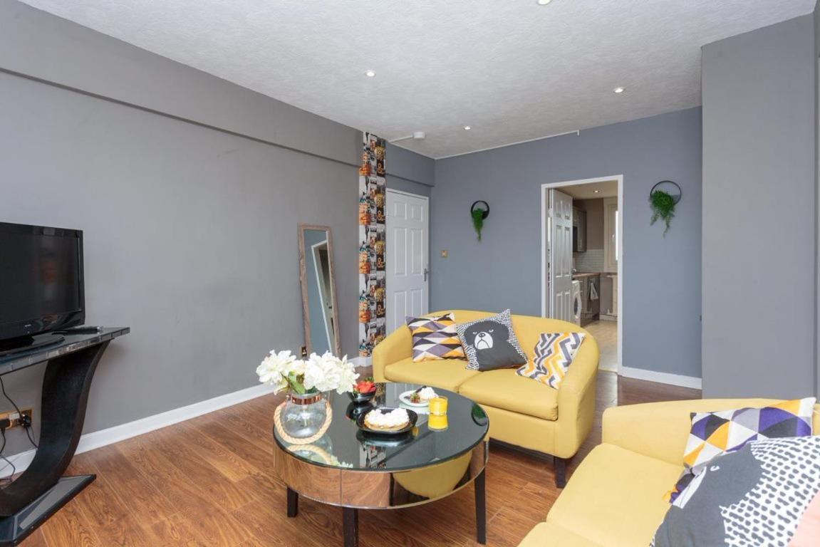 Gorgeous 3-Bed Flat, 15 Minutes To City Centre Edimburgo Esterno foto