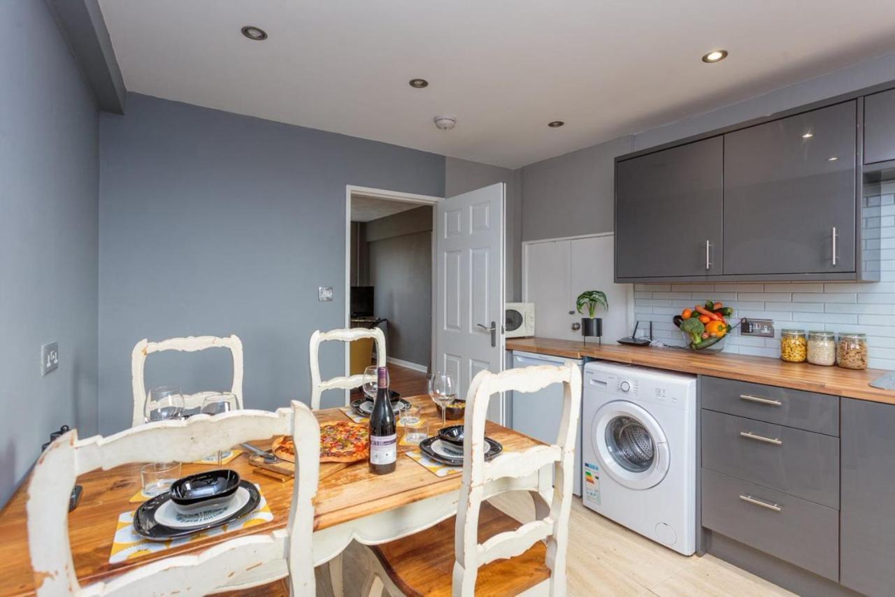 Gorgeous 3-Bed Flat, 15 Minutes To City Centre Edimburgo Esterno foto
