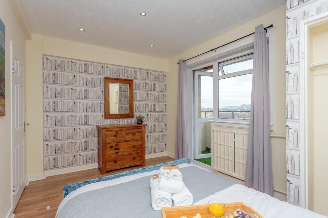 Gorgeous 3-Bed Flat, 15 Minutes To City Centre Edimburgo Esterno foto