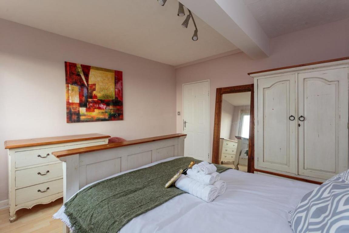 Gorgeous 3-Bed Flat, 15 Minutes To City Centre Edimburgo Esterno foto