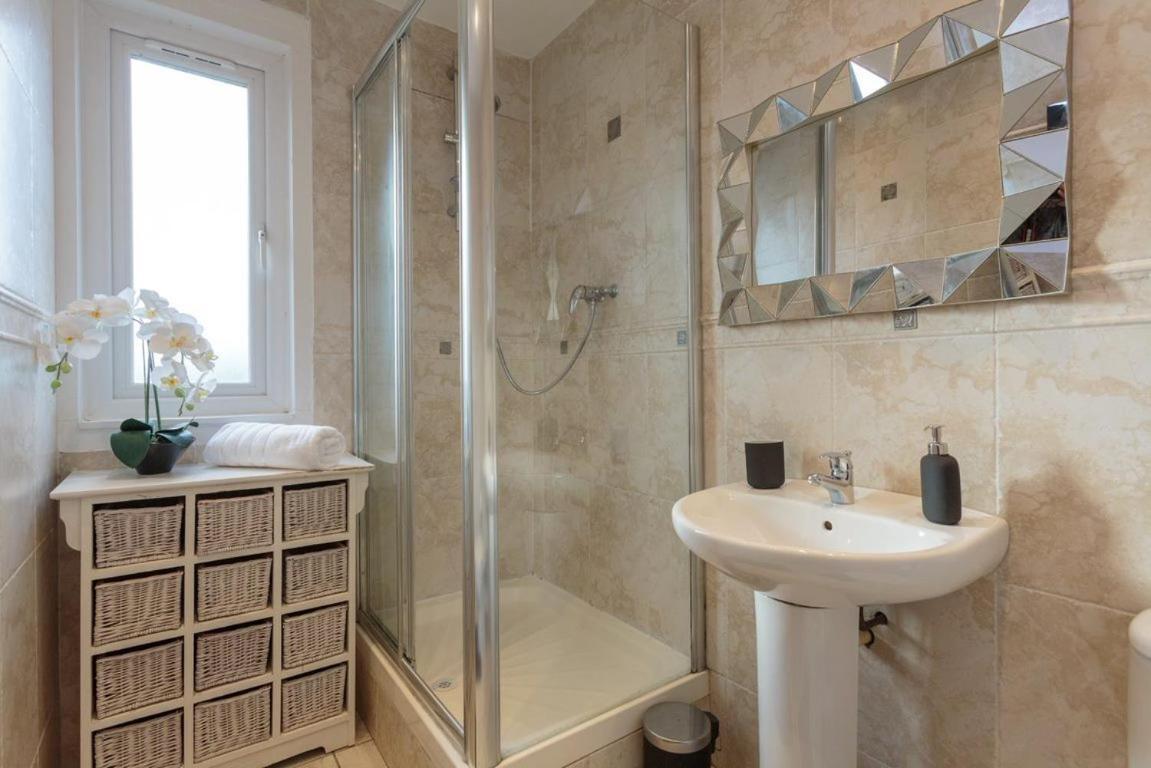 Gorgeous 3-Bed Flat, 15 Minutes To City Centre Edimburgo Esterno foto